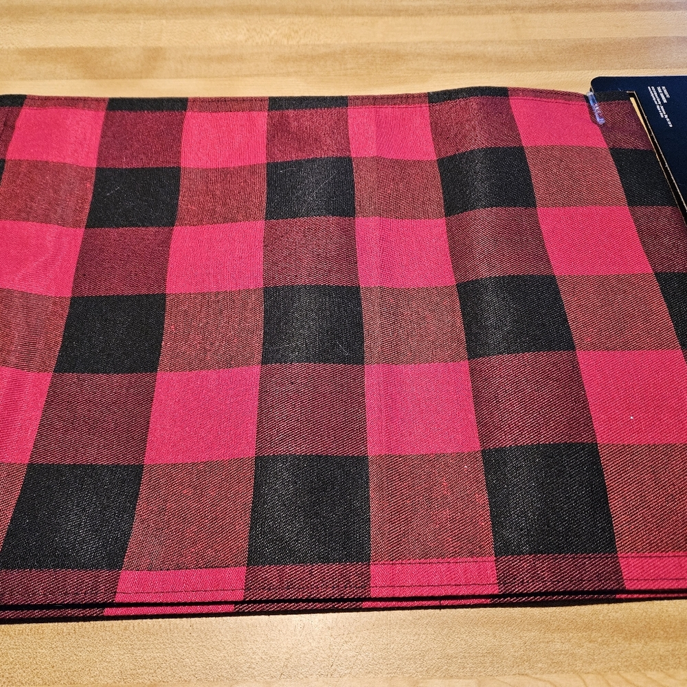 Table Runner New With Tags - Picture 2 of 3